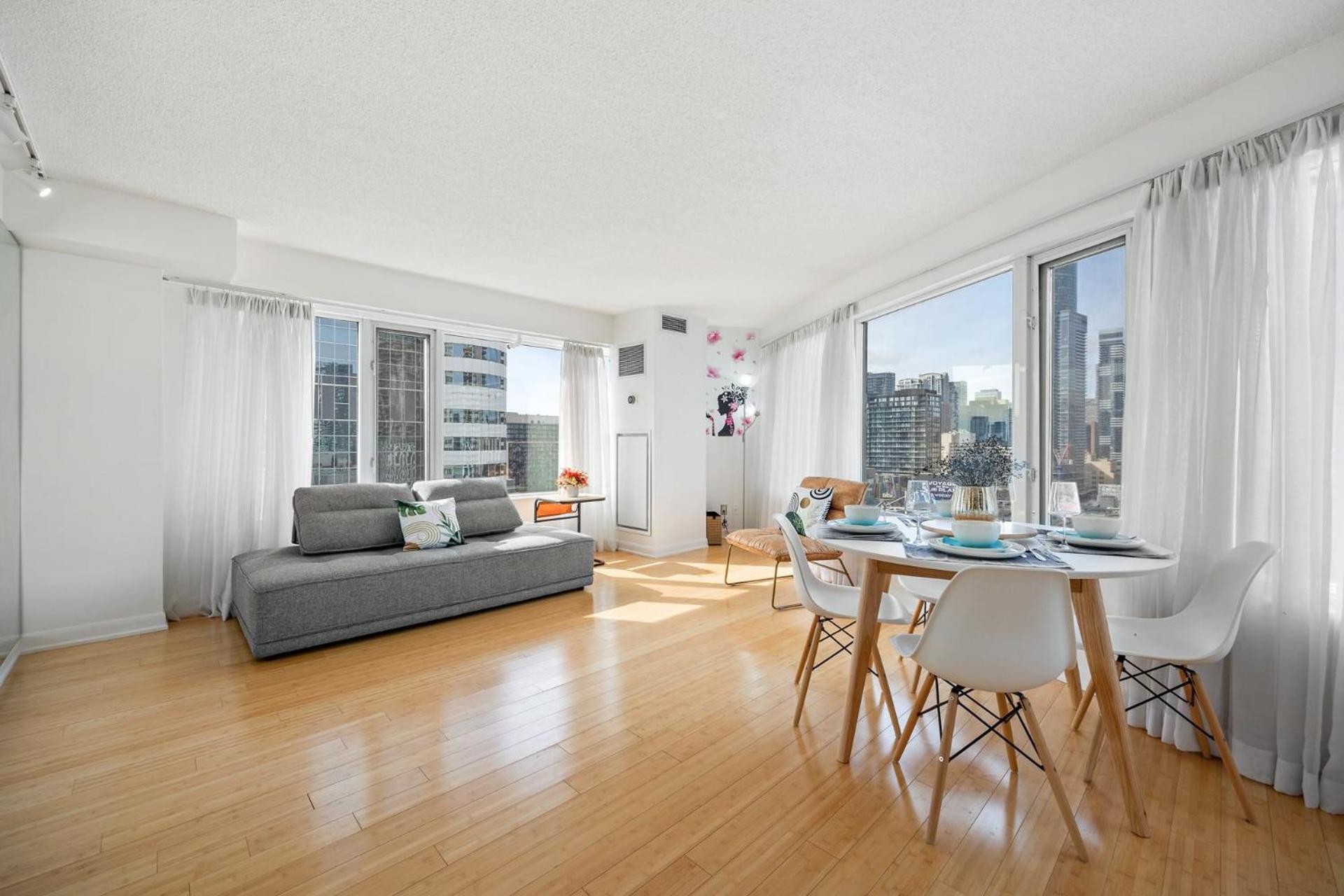 Modern 2-bedroom W Floor To Ceiling Windows * Toronto